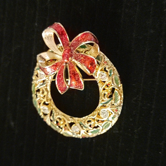 Vintage Danecraft Signed Gold Tone Christmas Wreath Brooch Pin Red Bow Holiday - Picture 3 of 16